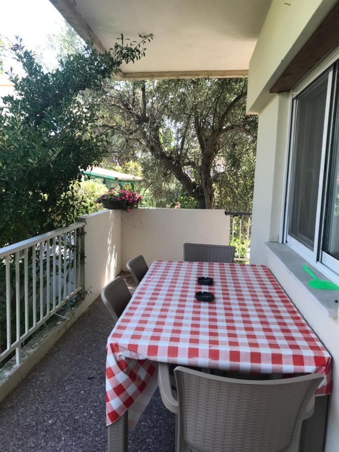Stefani Apartment With A Sea View Terrace! نيا موذانيا المظهر الخارجي الصورة
