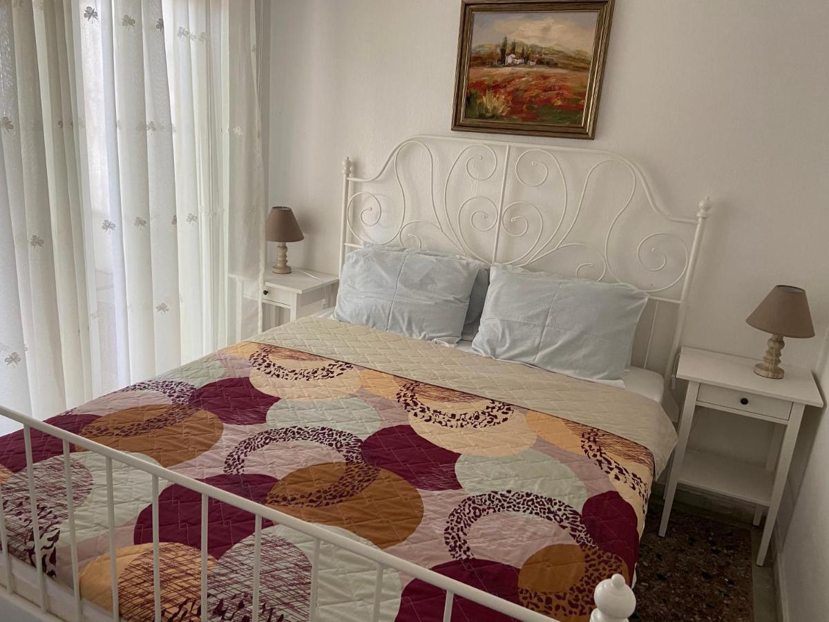 Stefani Apartment With A Sea View Terrace! نيا موذانيا المظهر الخارجي الصورة